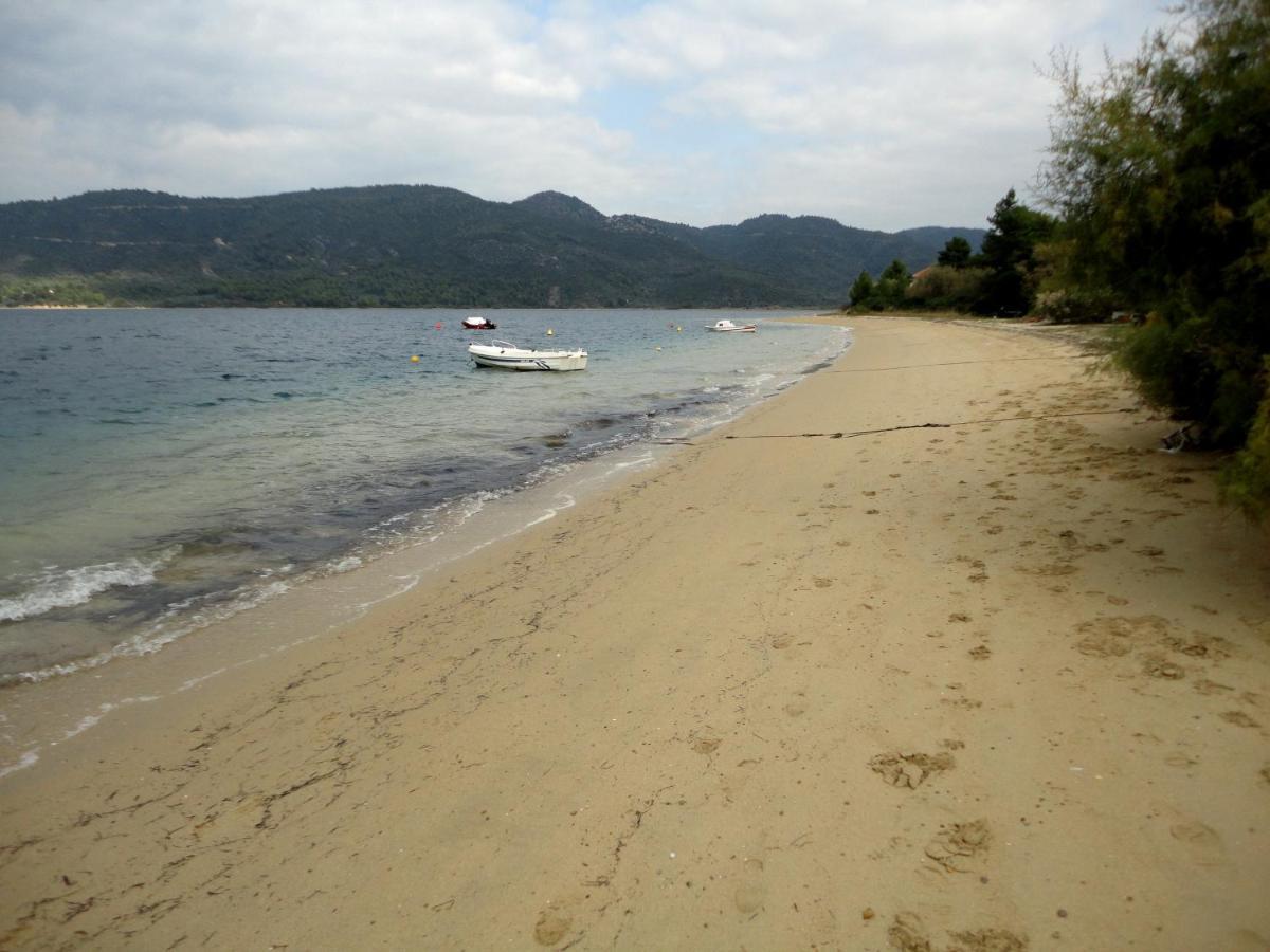 Вилла 139 Steps From The Sea Gialtra Экстерьер фото